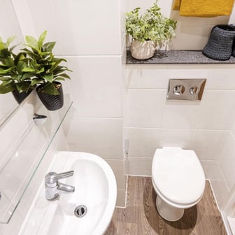 Silver Ensuite - Image 3