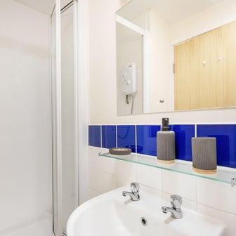 Platinum Ensuite - Image 2