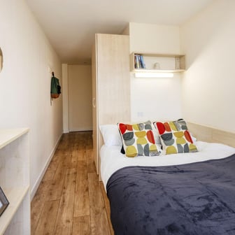 Silver Ensuite - Image 1