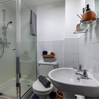 Standard Ensuite - Image 4