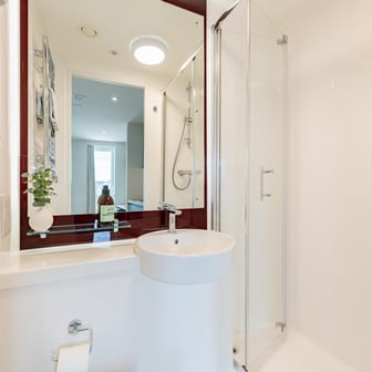 Deluxe Studio - Image 6