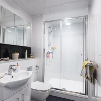 Superior One Bed bathroom