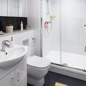 Deluxe One Bed bathroom