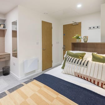 Classic En-suite Plus - Image 1