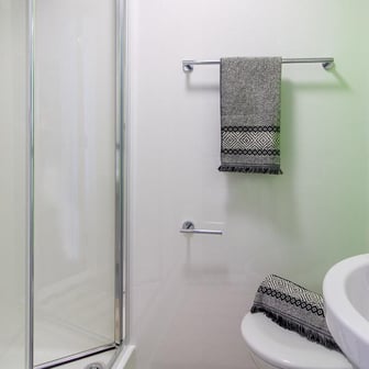 Courtyard Studio bathroom