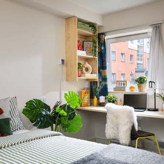 2 Bed Flat - Image 1