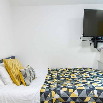 Deluxe Accessible Studio