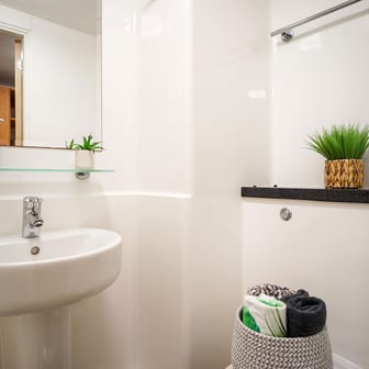 Silver Studio bathroom