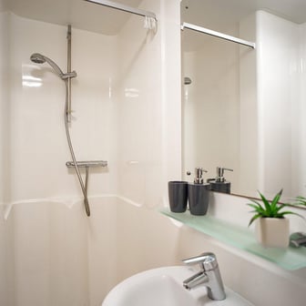 Silver Studio bathroom