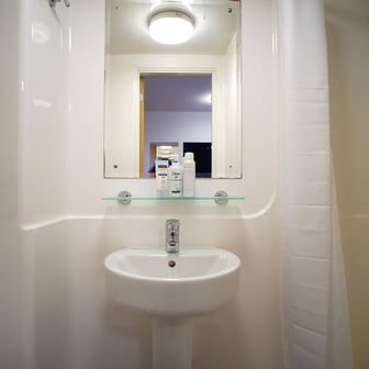 Platinum Studio bathroom