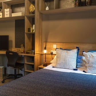 Deluxe Plus Studio - Image 6