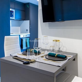 Premium 2 Bed Apartment - Image 4