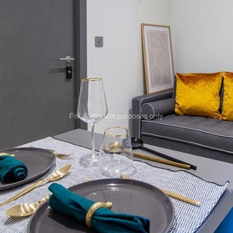 Premium 2 Bed Apartment - Image 5