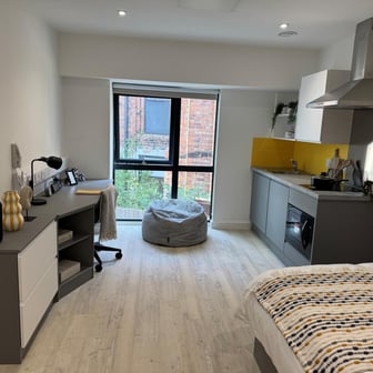 Deluxe Studio - Image 2