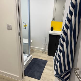 Deluxe Studio - Image 7