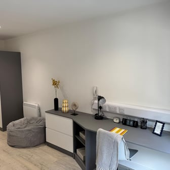 Deluxe Studio - Image 6