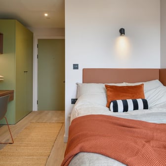 Deluxe Studio Wet Room - Image 2