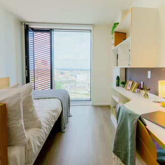 Platinum En Suite (High Floors, City View) - Image 2