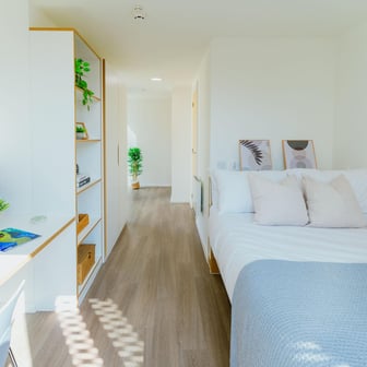 Silver En Suite - Image 1