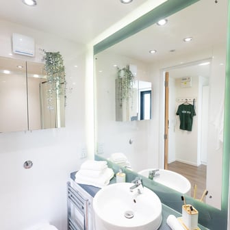 Platinum En Suite (Top Floors, City View) - Image 8