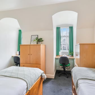 Silver Twin Room - Image 6