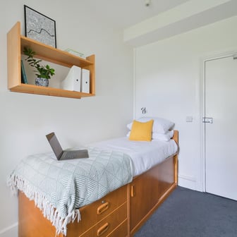 Silver Ensuite (Mid Fl) - Image 1