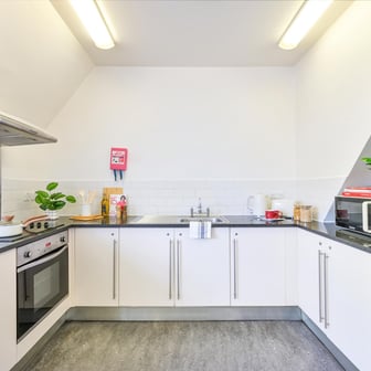 Silver Ensuite (Mid Fl) - Image 6