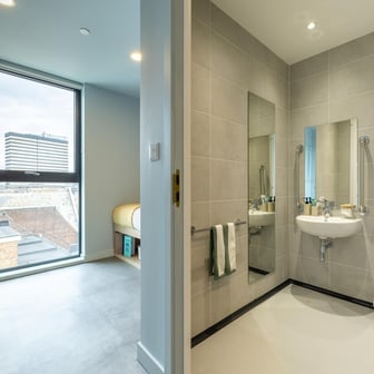 Superior Ensuite - Image 4