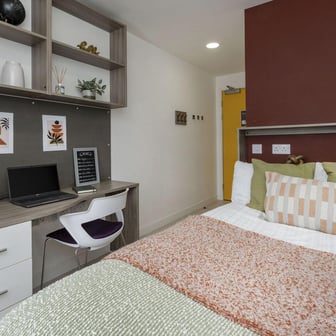 Gold Ensuite - Image 1