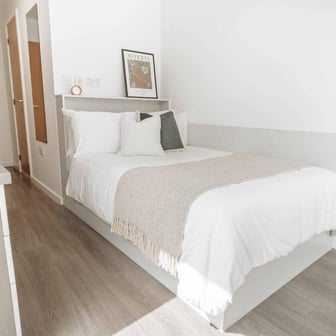 Silver En Suite - Image 1