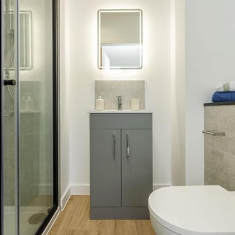 Deluxe Studio - Image 8