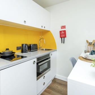 Studio Plus Fourth Floor - Image 5