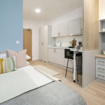 Premium Studio with Wet Room - Image 1