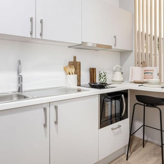 Premium Studio with Wet Room - Image 5