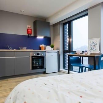 Premium Riverview Studio - Image 5