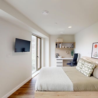 Deluxe Plus Studio - Image 2