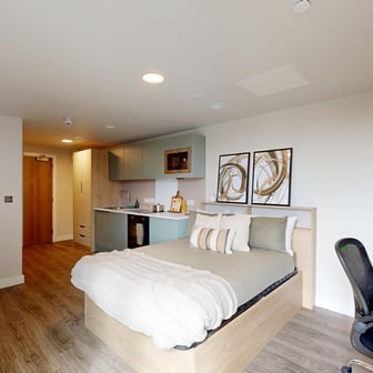 Deluxe Plus Studio - Image 3