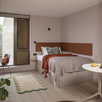 Deluxe Studio - Image 1