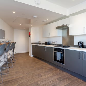 4 Bed Premium Ensuite - Image 9