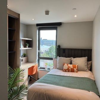 Modern Standard Ensuite - Image 2