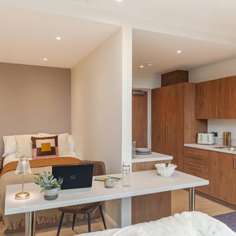 Deluxe Bay Studio - Image 1