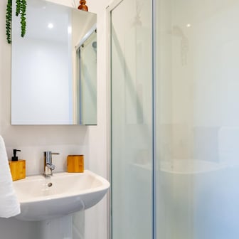 Premium Townhouse Ensuite - Image 4