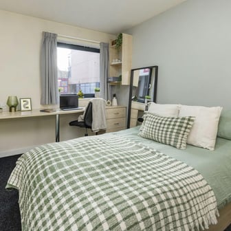 Classic 4 Bed Ensuite - Image 2