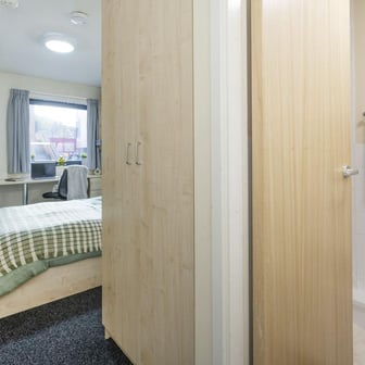 Classic 4 Bed Ensuite - Image 3