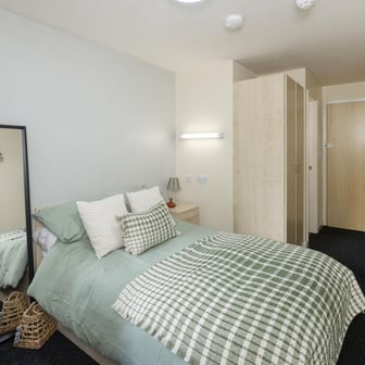 Classic 4 Bed Ensuite - Image 1