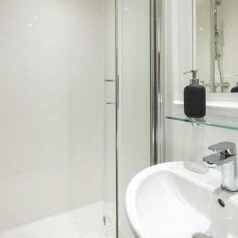 Premium Plus Ensuite - Image 3