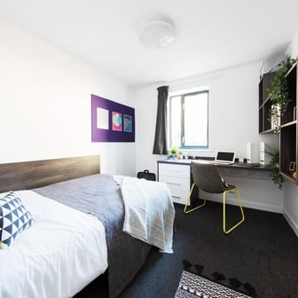 Bronze En Suite - Image 1