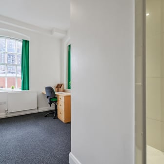 Silver Ensuite (Low Fl) - Image 4