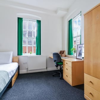 Silver Ensuite (Mid Fl) - Image 1