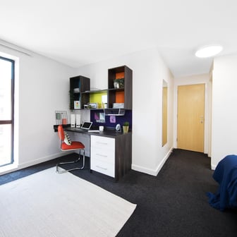 Gold En Suite - Image 3